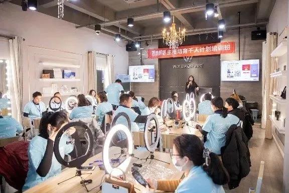 我們的景區如何也能擁有一個“冰墩墩”？