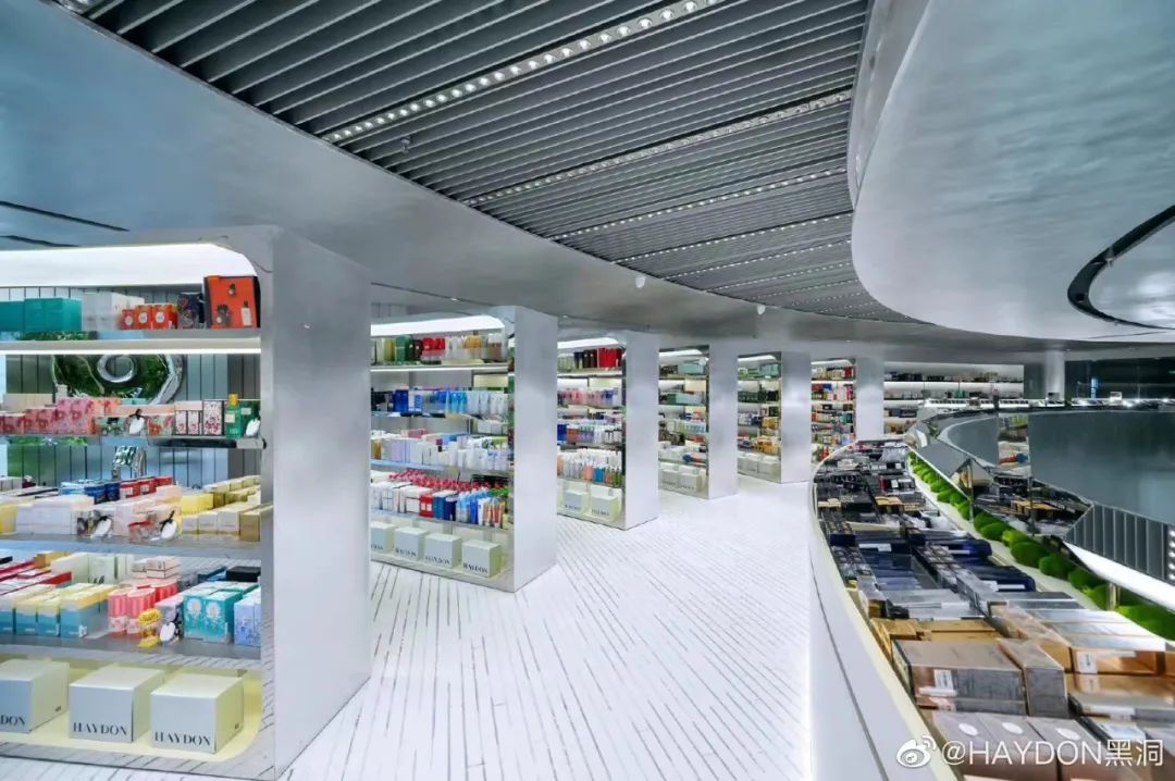 一邊融資，一邊閉店，美妝集合店冰火兩重天