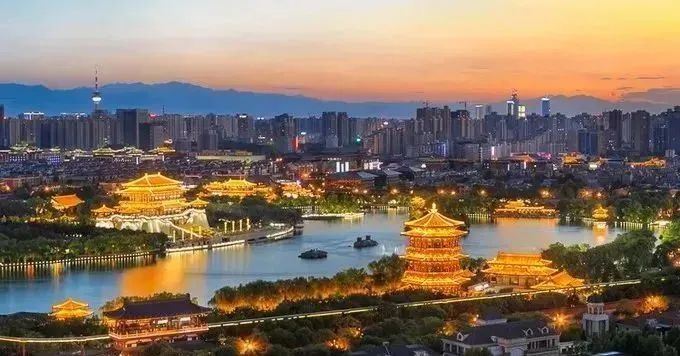 夜游經(jīng)濟(jì)：夜景“亮化”，形象“美化”，經(jīng)濟(jì)“活化”
