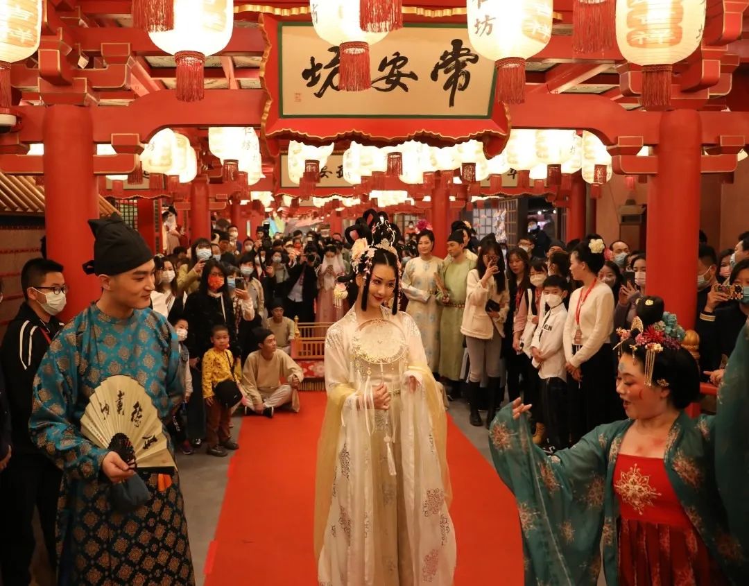 對沉浸式商業(yè)進(jìn)行了深度解析，線下新零售“蹊徑”已出現(xiàn)！