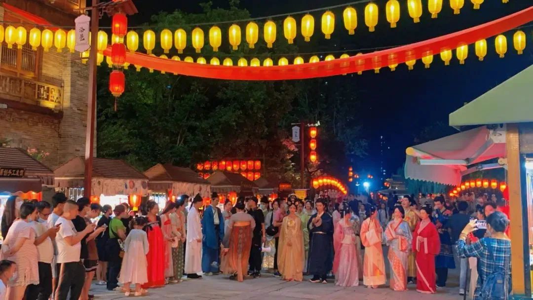 解鎖旅游景區(qū)新玩法：無人機(jī)外賣、漢服營(yíng)銷、炫酷AR秀......
