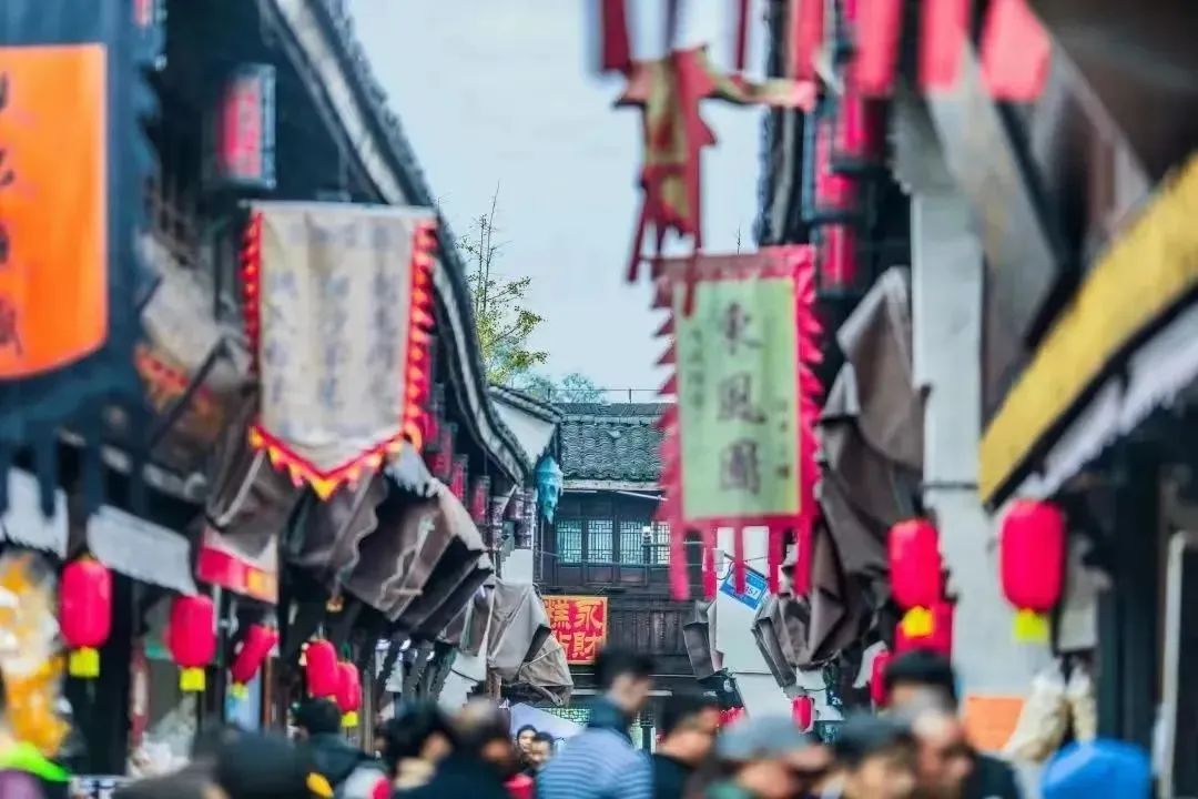 “五一”消費“狂飆”，哪家商場最吸金？