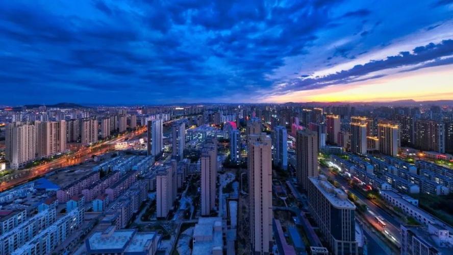 房地產(chǎn)市場低位企穩(wěn)，市場分化明顯，呈結(jié)構(gòu)性下行趨勢