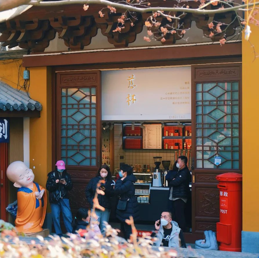 靈隱寺出奶茶了！寺廟經(jīng)濟再次拿捏住了