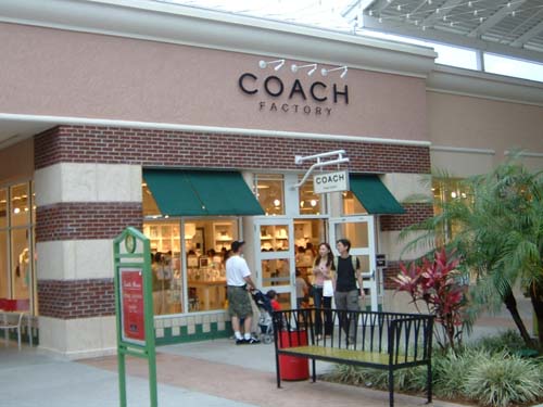 COACH蔻馳改革不過三板斧：關店、走少女路線和宣傳