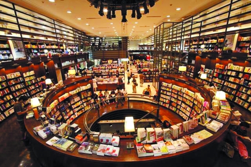 實體書店須順勢而變 上海書店在轉(zhuǎn)型中尋覓生存空間