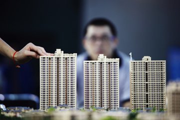 上半年銷售額突破8000億元 “地產三強”爭霸步步驚心