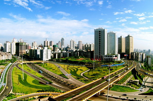 房企在三四線城市冒險(xiǎn)搶地的秘密：有地才有未來(lái)！