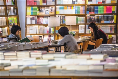 三聯書店、29空間等實體書店玩逆襲 錯位經營獲生機