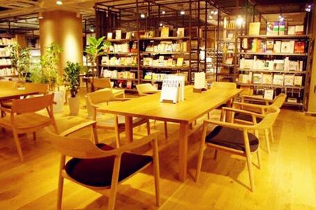 實體書店“變形”記：從單調裝飾到多業態經營