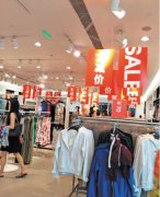 優(yōu)衣庫、H&M等搶跑打折季 快時尚品牌“過度消費”？