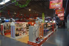 家電連鎖“變臉”升級 傳統家電門店增賣服裝化妝品