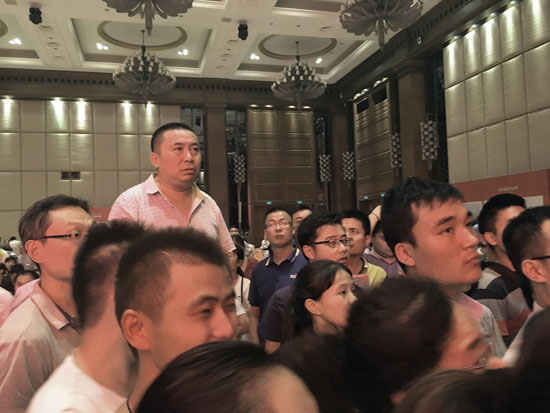 高房?jī)r(jià)擠壓企業(yè)和青年就業(yè) 樓市為何如此瘋狂？