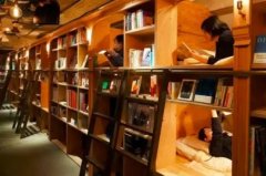 不靠賣書賺錢！這家能睡覺的書店成東京一個“地標”