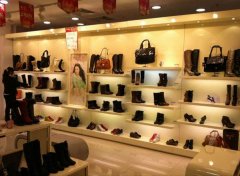 鞋服上市零售商2016年業(yè)績(jī)有點(diǎn)冷 它們?cè)撊绾无D(zhuǎn)型？