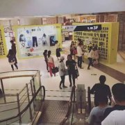 朝陽大悅城里多了10個黃色盒子 到底是干什么的？