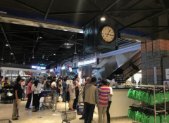 盒馬在上海新開旗艦店 把小吃街、洗衣房都搬了進來