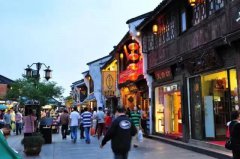 商業(yè)街如何與旅游休閑有機(jī)結(jié)合？