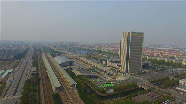 房企忙“囤糧”、溢價率走高，誰助推開年土地升溫？