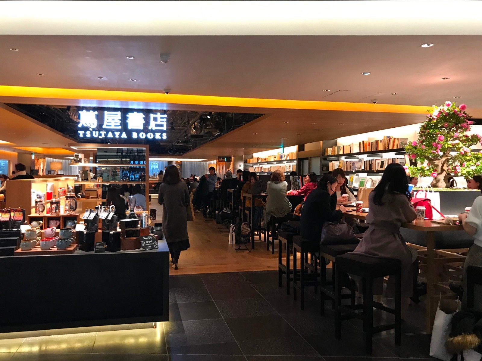 在中國加速布局，蔦屋書店的1100家店能否沖破實體書店困局