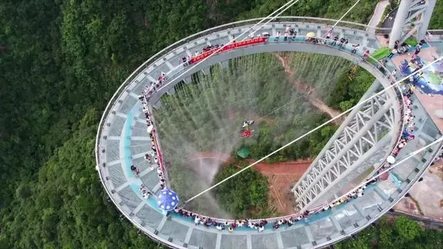 一個敢想一個敢建，盤點國內六大創意玻璃橋