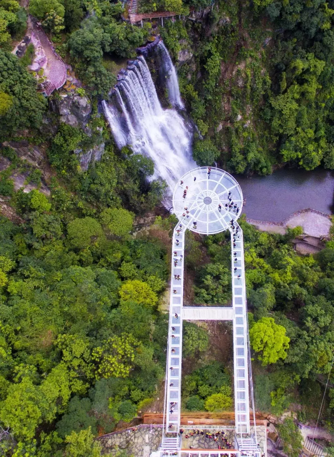 一個敢想一個敢建，盤點國內六大創意玻璃橋