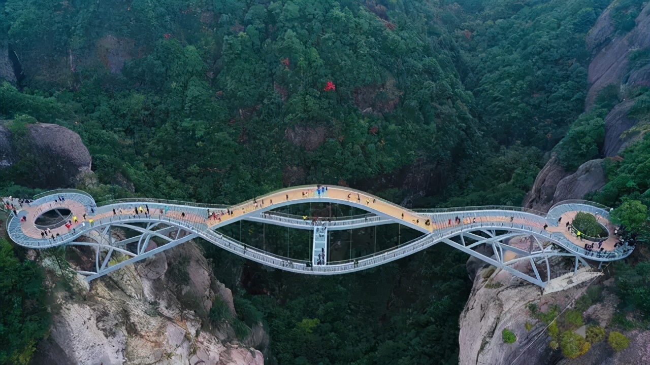 一個敢想一個敢建，盤點國內六大創意玻璃橋