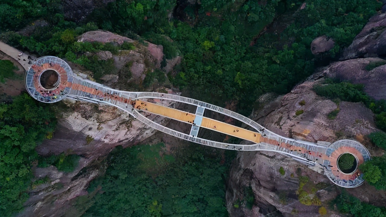 一個敢想一個敢建，盤點國內六大創意玻璃橋