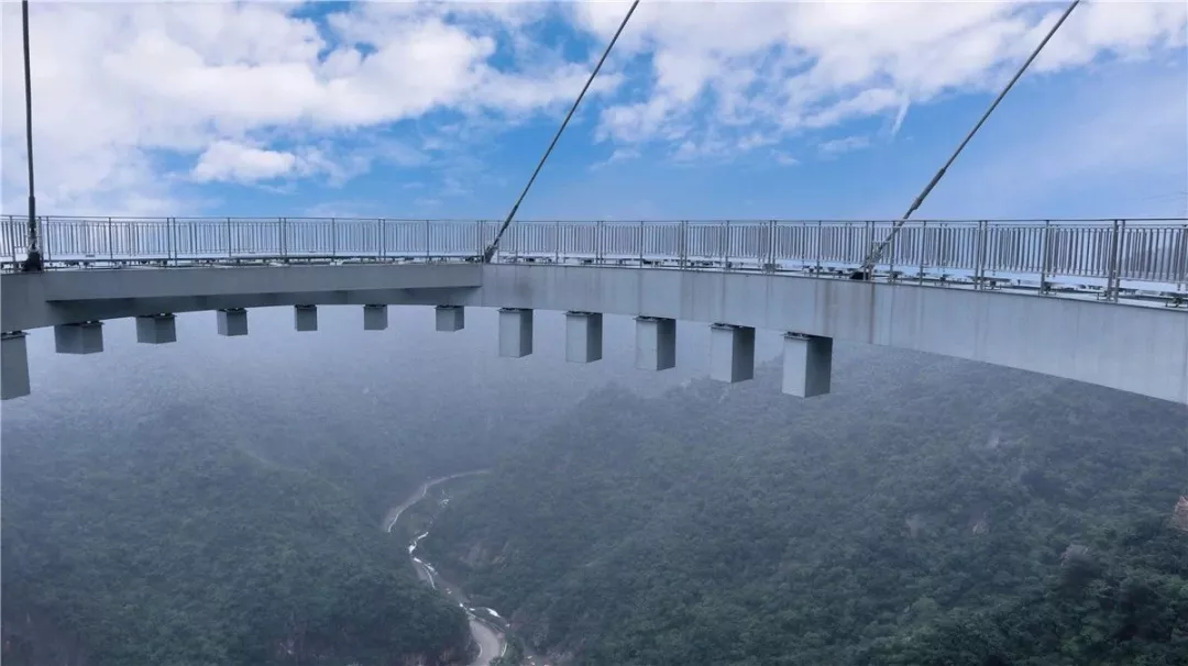 一個敢想一個敢建，盤點國內六大創意玻璃橋