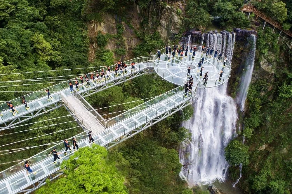 一個敢想一個敢建，盤點國內六大創意玻璃橋