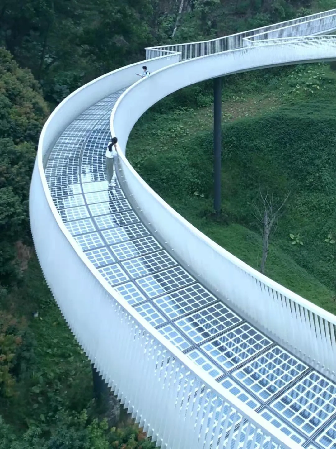 一個敢想一個敢建，盤點國內六大創意玻璃橋