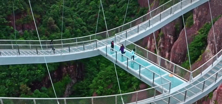 一個敢想一個敢建，盤點國內六大創意玻璃橋