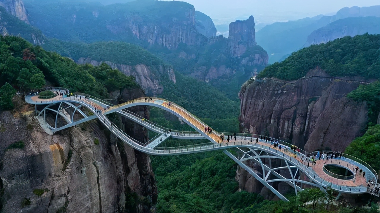 一個敢想一個敢建，盤點國內六大創意玻璃橋